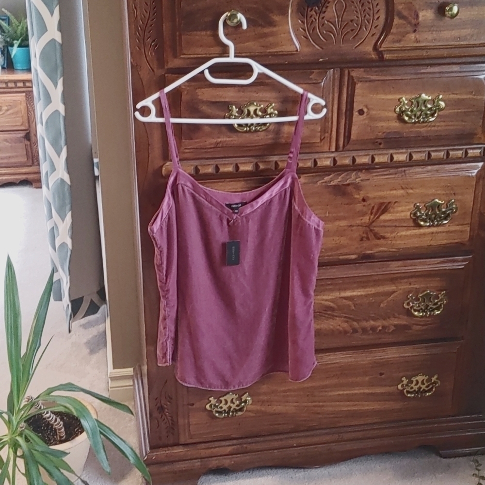 💚Nwt Women's Raspberry Shimmer Cami/ Tank top